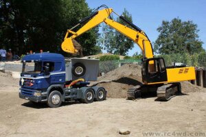 RC4WD VV-JD00002 1-12 Scale Earth Digger 4200XL Hydraulic Excavator RTR (V. 2)
